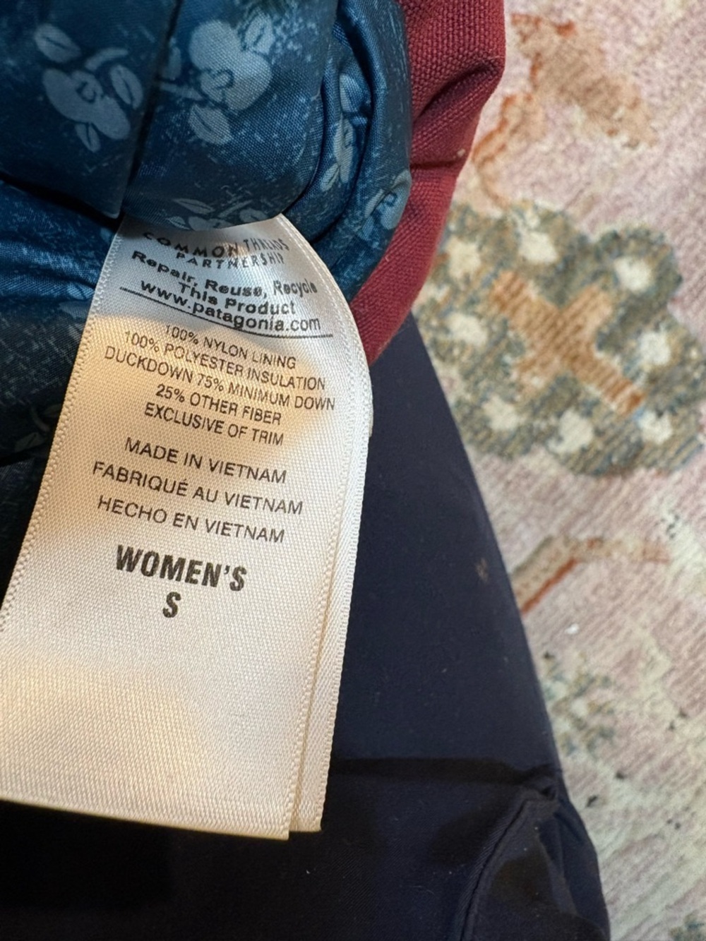 Women's Patagonia Bivy Down Burgundy Vest with Navy Floral Lining - Picture 8 of 8